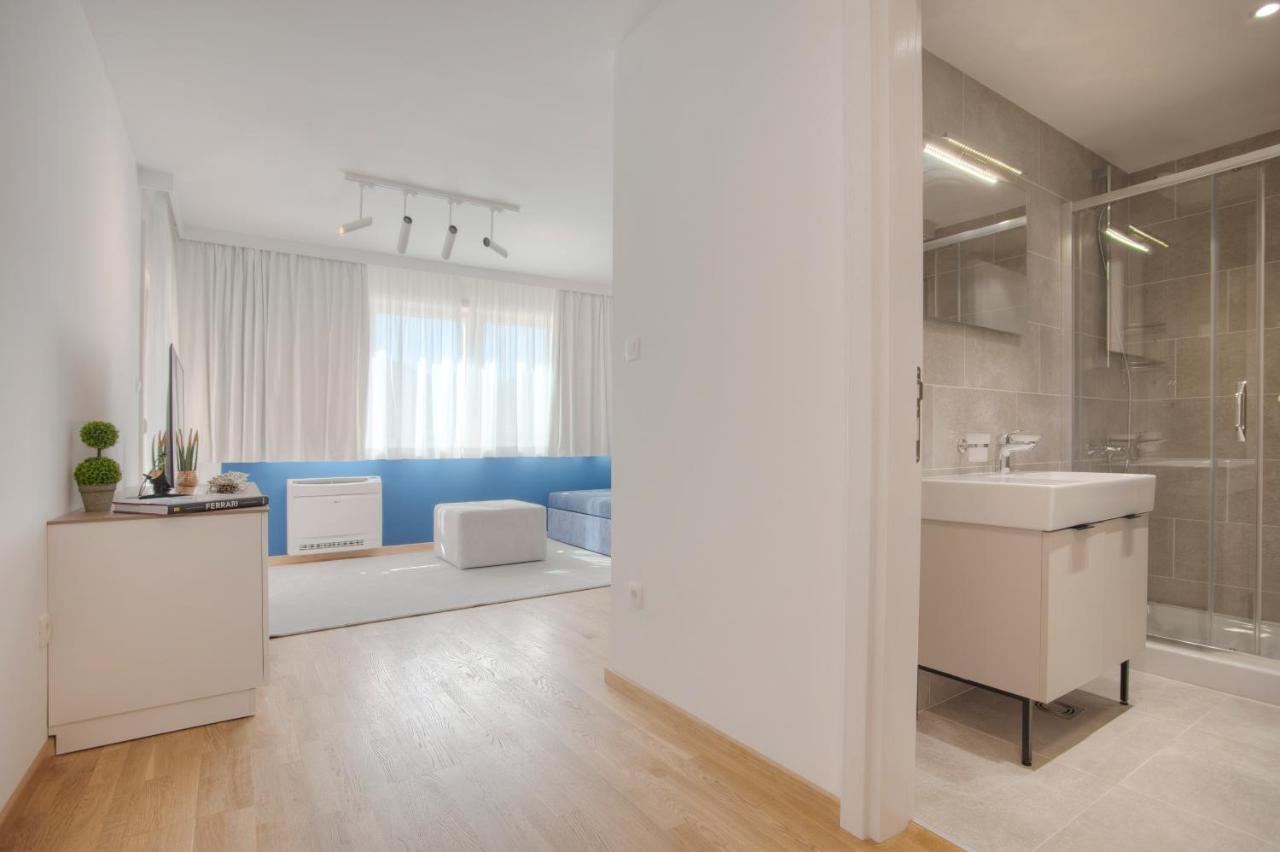 Fontana Seafront Residences 4*