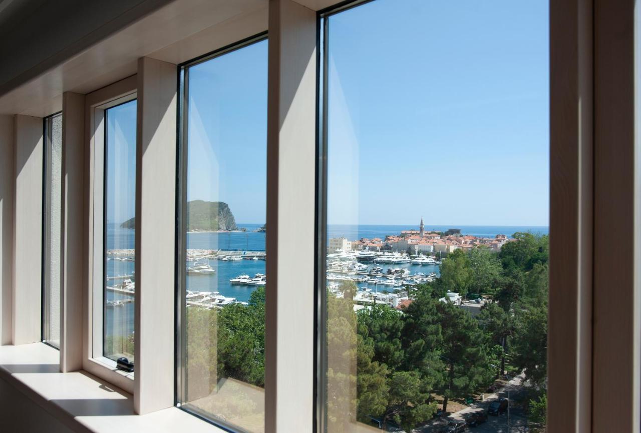 Fontana Seafront Residences Hotel