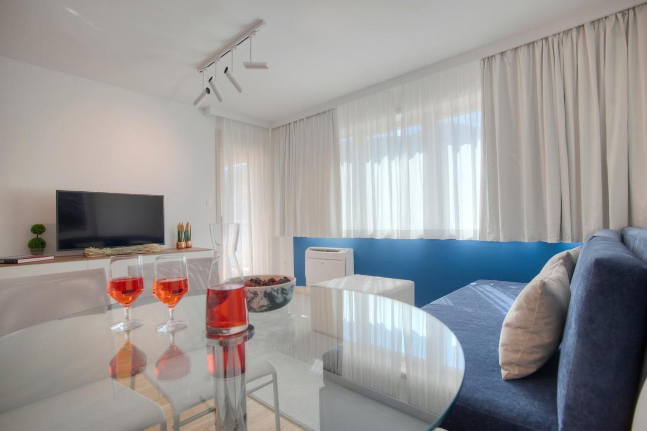 Hotel Fontana Seafront Residences 4*