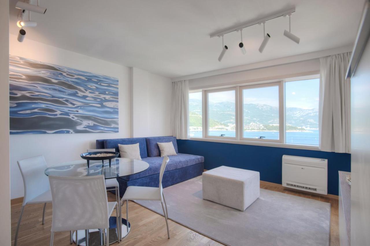 Hotel Fontana Seafront Residences 4*