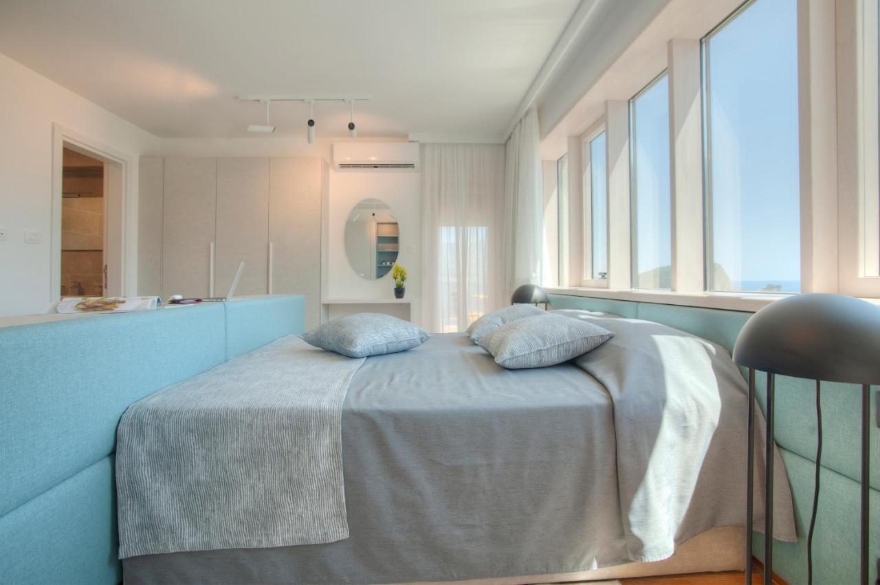 Hotel Fontana Seafront Residences 4*